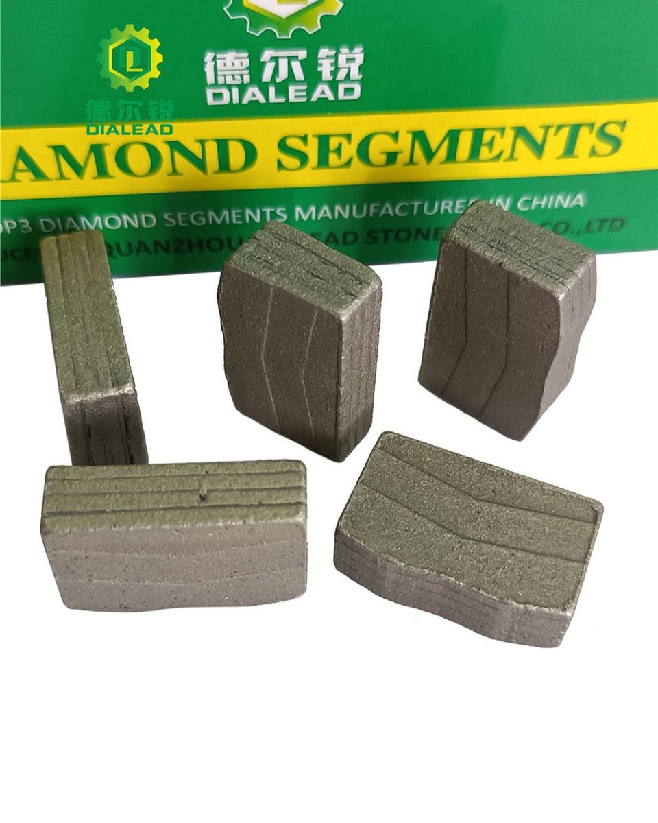 dialead12's tweet photo. Designed for cutting hard granite! #diamondsegments #brazingdiamondsegment #diamondsegmentchina #diamondsegmentforgranitestone #diamondsegmentsawblade #diamondsegmentmanufacturingprocess #diamondcorebitsegments #diamondsegmentsforgranitecutting #diamondsegmentspricelist #stonecut https://t.co/GoZG72eEjx