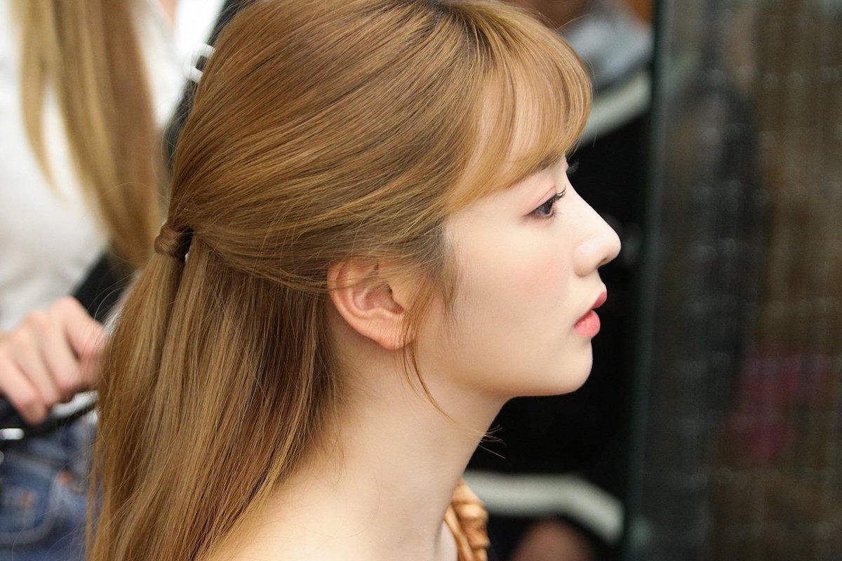 deobijellykim's tweet photo. It's yoon bomi from apink https://t.co/hZHEp5suOz