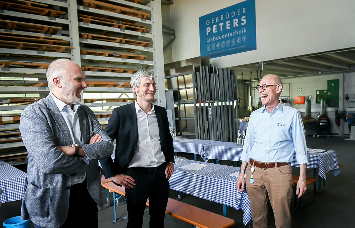 La #FPDual alemana ofrece formaciones en ¡330 oficios en distintos campos! ✅ Hoy hemos tenido la oportunidad de conocer la Escuela Municipal Tecnológica y de visitar Gebrüder Peters, una gran empresa del sector industrial. ¡Ha sido una experiencia muy enriquecedora! 🙌