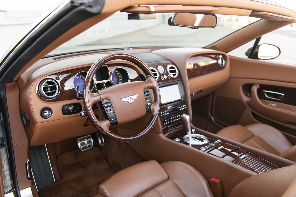 SpeedDemon250's tweet photo. #Bentley #ContinentalGTC 

#TheSpeedingDemon 
#SpeedDemon250 😈 https://t.co/VtogHNawCA