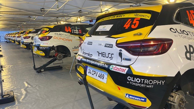 MotorArisa's tweet photo. ¡Pistoletazo de salida de la Clio Trophy Canarias! 
12 unidades del Renault Clio Rally 5 van a disputarse la primera victoria del trofeo autonómico. #RallyIslasCanarias #CopaClioTrophyCanarias2022 #ERC #IslaEuropeaDelDeporte https://t.co/EucSSwVUvm