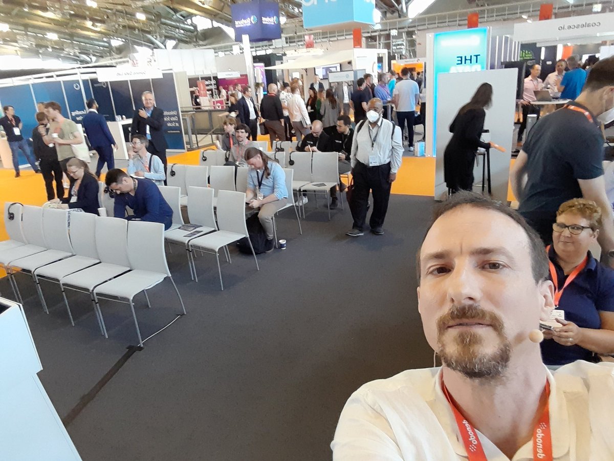 ForecastyAI's tweet photo. Just had a great presentation of our "Commodity Desk" at the Big Data &amp; AI World in Frankfurt, thanks to our ingenious engineering team. Wow. (we had more people in the audience than you can see in the picture...) 😀 https://t.co/7X1e04QEVy