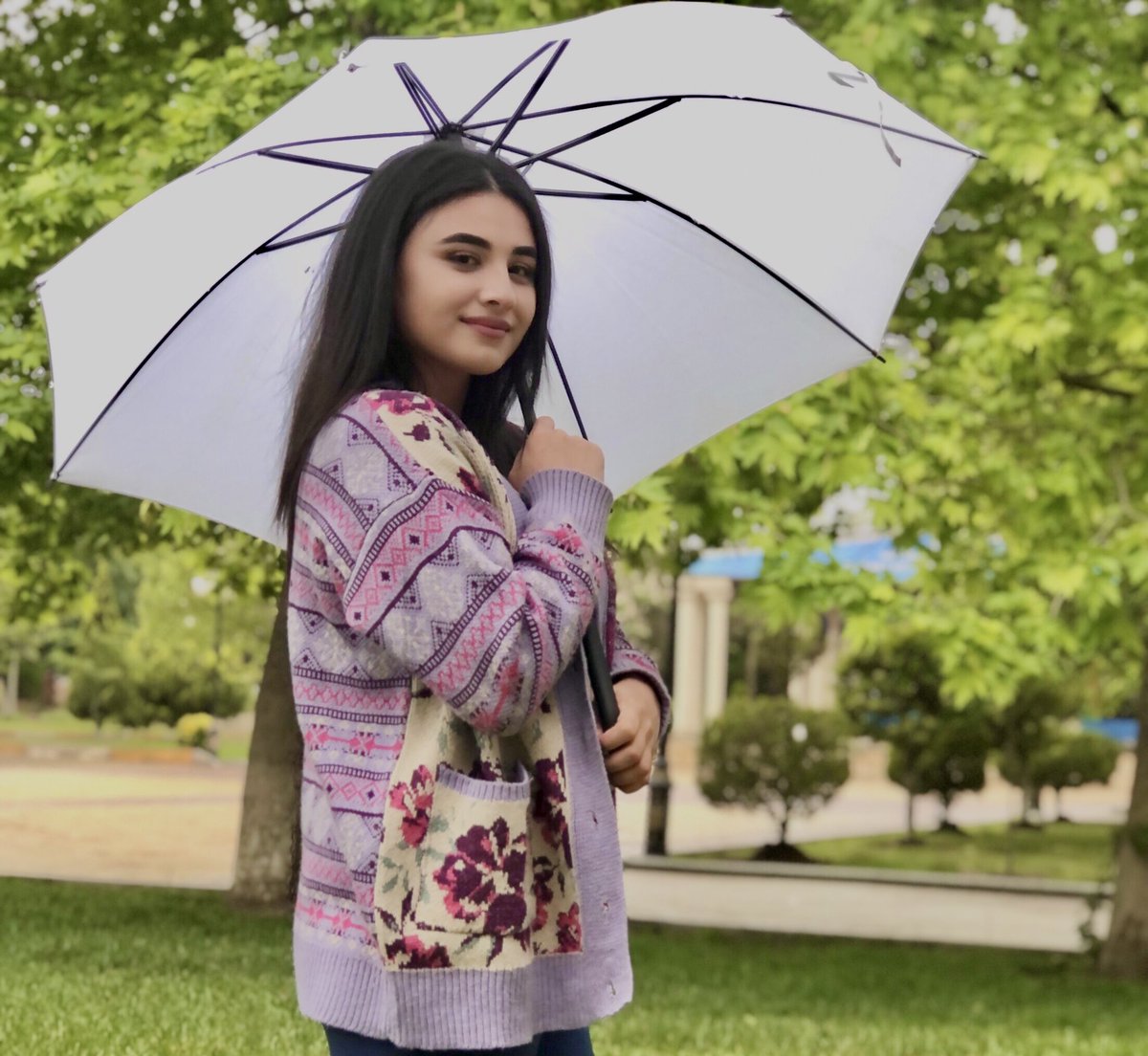 imgula13's tweet photo. #spring #nature #NaturePhotography #BlossomWatch  #Masallı #smile #Flowers #rain #RainyThursday #rainyday #ladyinumbrella #funnytwitter #twitterpost #twitterhumor #twittertweets #twitter🐦 #twitterthreadstorytime #tweet #tweets #twitterposts #purple #green #gardening #girl https://t.co/Xe7MmFO4yZ