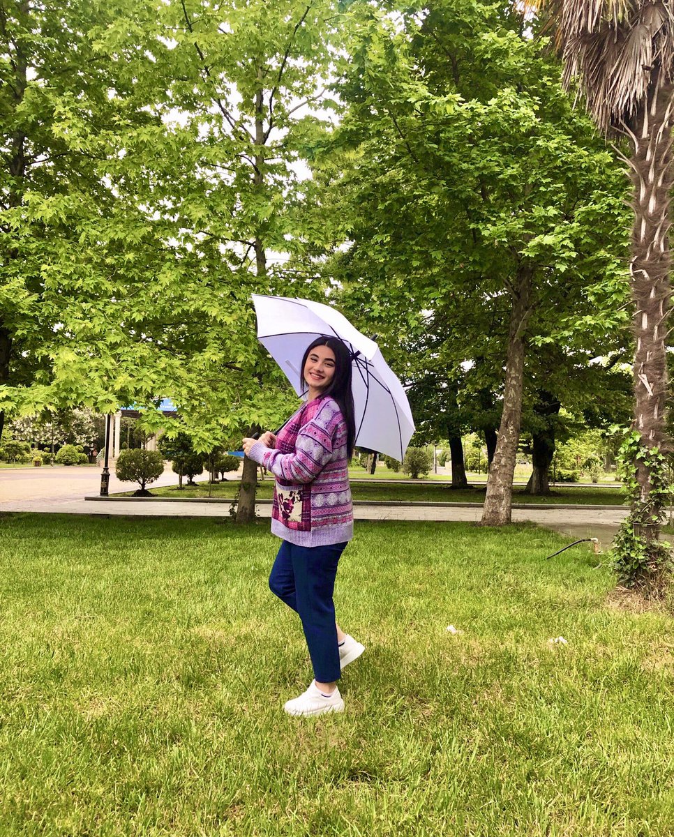 imgula13's tweet photo. #spring #nature #NaturePhotography #BlossomWatch  #Masallı #smile #Flowers #rain #RainyThursday #rainyday #ladyinumbrella #funnytwitter #twitterpost #twitterhumor #twittertweets #twitter🐦 #twitterthreadstorytime #tweet #tweets #twitterposts #purple #green #gardening #girl https://t.co/Xe7MmFO4yZ