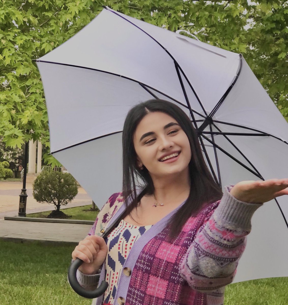 imgula13's tweet photo. #spring #nature #NaturePhotography #BlossomWatch  #Masallı #smile #Flowers #rain #RainyThursday #rainyday #ladyinumbrella #funnytwitter #twitterpost #twitterhumor #twittertweets #twitter🐦 #twitterthreadstorytime #tweet #tweets #twitterposts #purple #green #gardening #girl https://t.co/Xe7MmFO4yZ