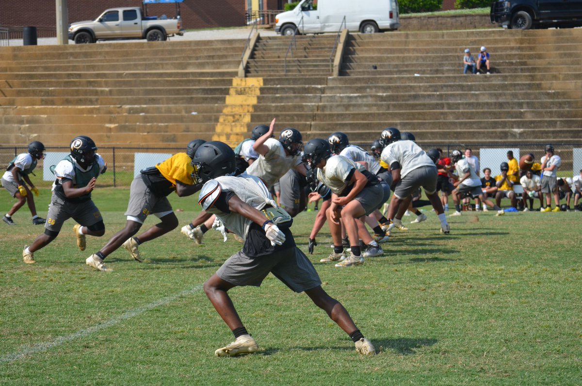 PontotocFTBL's tweet photo. Big scrimmage at 2pm as we wind down spring practice this year!! It’s a good day to have a good day and watch some live scrimmage football! #LETSGO #ATTACK #GAS #HavingFun #WarriorPride https://t.co/wVETEStqsI