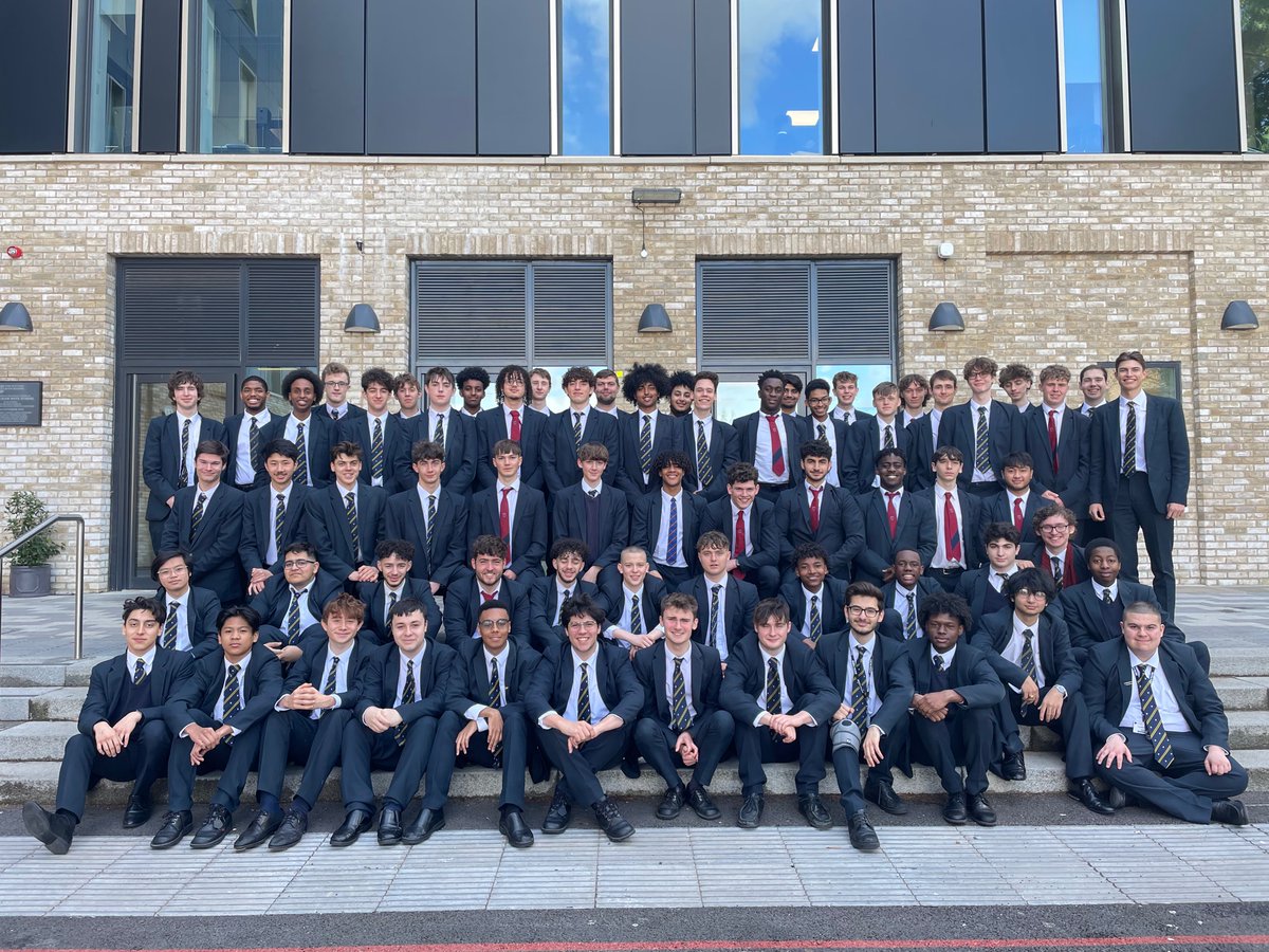 Last day for our wonderful Year 13s - what a year group!! ✨✨✨✨
<a href="/FulhamBoys/">The Fulham Boys School</a> 
#FBSTID
🔵🔴🔵🔴🔵🔴
