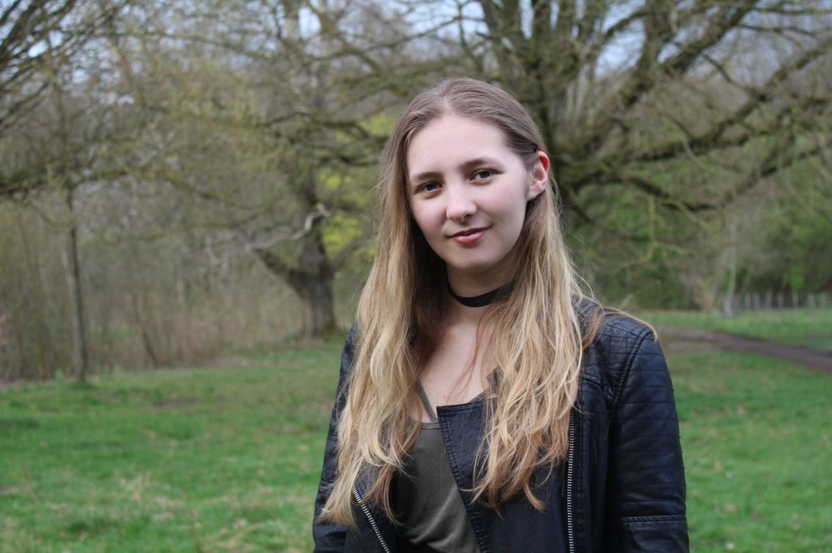 SurreyFencing's tweet photo. Introducing our sixth Gradsport team member Lauren! She is a PhD candidate for Electronics and Electrical Engineering and has been fencing foil for 10 years! #gradsport2022 #surreyfencing #teamsurrey https://t.co/fJClulTMuI
