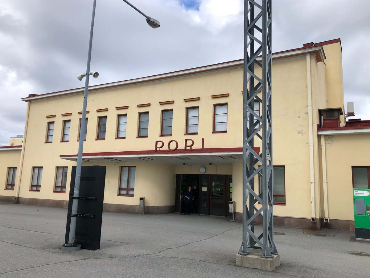 Tunnelma ei voi enää olla tästä tiiviimpi. Kävimme kollegoiden <a href="/MaritaMakinen/">Marita Mäkinen</a> ja #LauraKainulainen kanssa Porin toimistossamme esittelemässä <a href="/ramboll_fi/">Ramboll Finland</a>:n uutta "The Partner for Sustainable Change"-strategiaa. Vastaanotto oli innostunut; moni asia on jo tuttu teollisuushankkeista