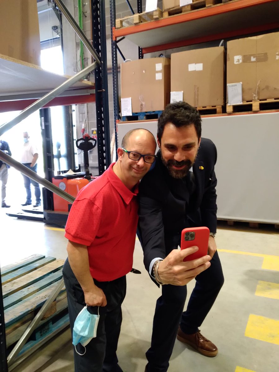 SantTomas_'s tweet photo. La junta de @sinergrup i @_dincat es reuneixen al centre ocupacional de #SantTomas amb @rogertorrent, @oriolsagrera i @evbonet per tractar els reptes de la formació i la inserció laboral de les persones amb discapacitat intel·lectual a Catalunya. https://t.co/8dXeMG4fOr