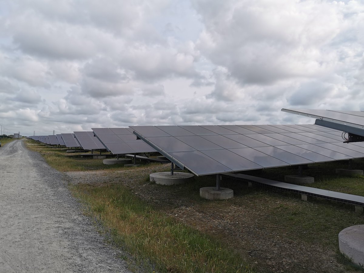 Terra_Energies's tweet image. @Terra_Energies était ce matin à l&apos;inauguration de la très belle centrale photovoltaïque de Labarde à #Bordeaux. Bravo à @JPee_energies et à la @BanqueDesTerr pour ce projet de qualité, soutenu par la collectivité @BxMetro