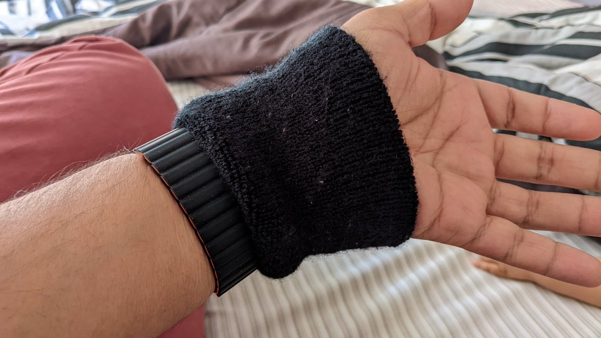 El_vil's tweet photo. @Jack_Bass_ @SmashingPumpkin @TMetropolitanMx Great performance, Jack. I was lucky enough to get the wrist sweatband you threw to the crowd at the end of the show. Come back soon! https://t.co/0ncSso1oCP