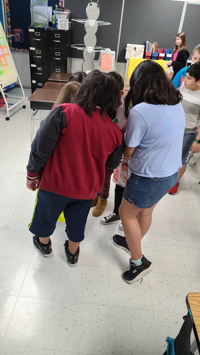 Mrs_Moore_fcps's tweet image. I Have Who Has Fractions #EngagedLearners #MoESGators #OneTeamOneGoal #SIOPFun