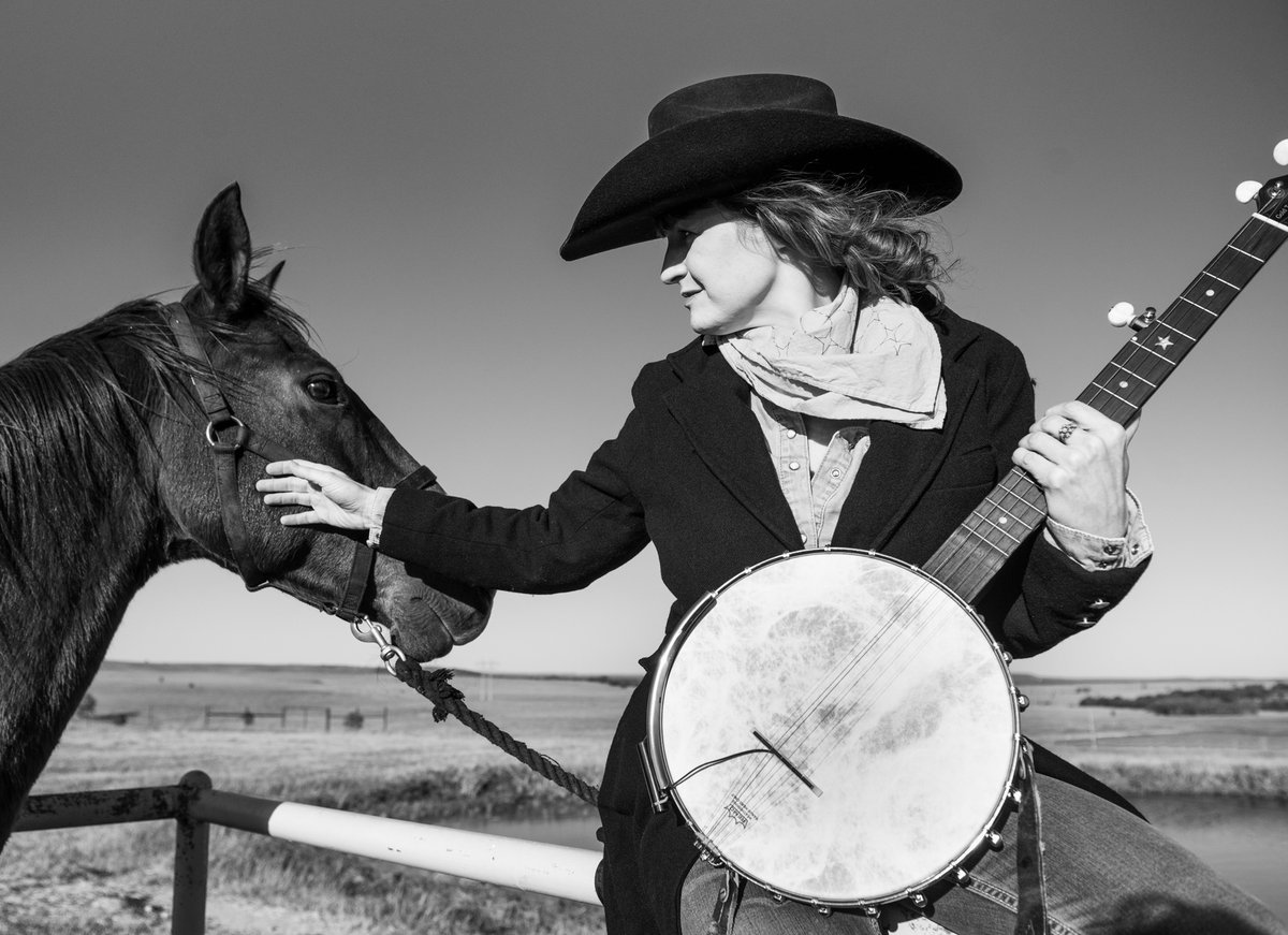 mdeandphoto's tweet photo. Nellie Clay. #musician #Americana #bnwphotography #portrait #blackandwhitephotography #LPcover #albumcover https://t.co/l96RmbM4ap