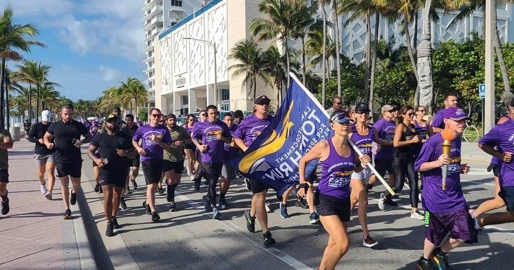 MOBILEMIKE_'s tweet photo. #MobileMike #Congratulations and great job to all of the participants in this morning's #41stAnnual #LawEnforcementTorchRun for @specialolympics #SpecialOlympics #BrowardCountyPBA was honored to greet everyone at the finish line and provide them with cold refreshments.
#bcpba https://t.co/G3mmQtxQ44