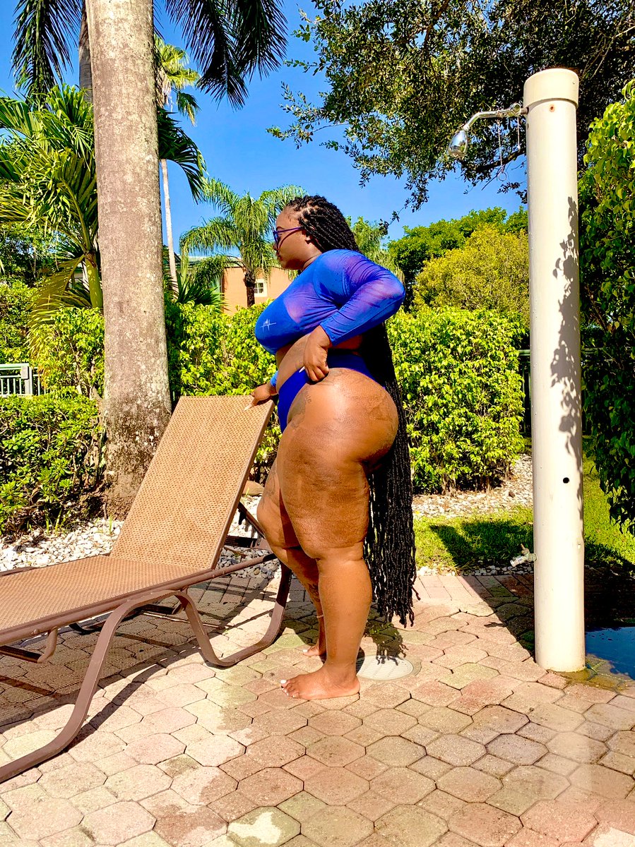 JuSuperhuman's tweet photo. Meet Julie Saint-Fleur https://t.co/026qlrLW49 https://t.co/TDwaErBa1G