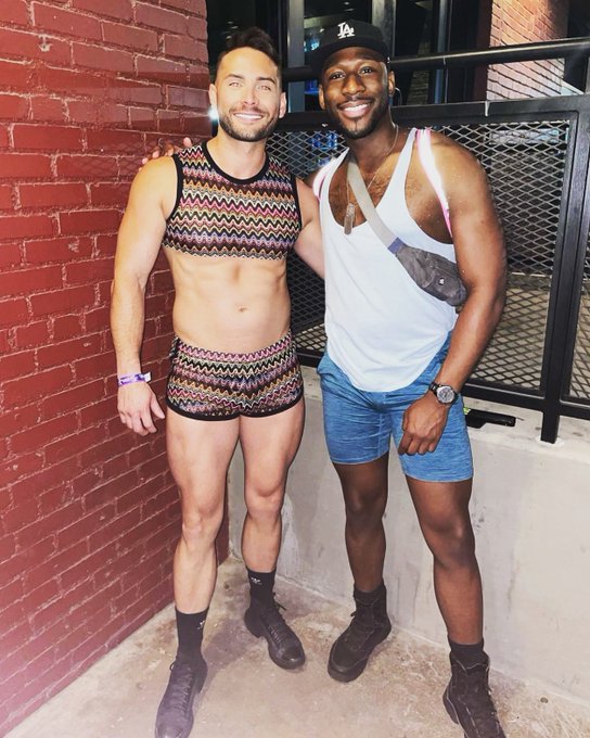 Purple party boys ???? 
.
.
.
#purpleparty #gayboys #gayfashion #boysincrotops #gaymuscle #abs #marekrichard