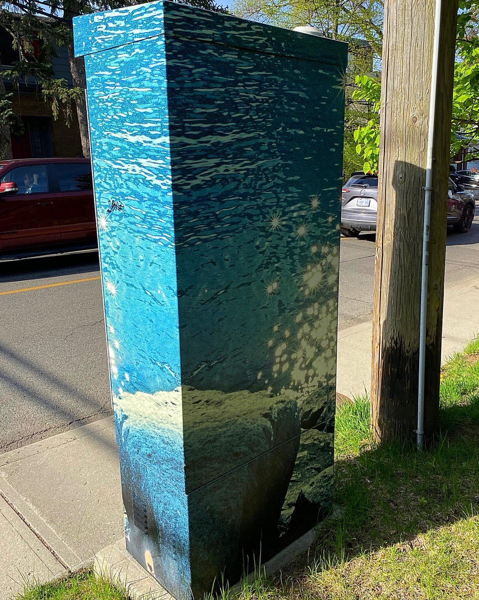 TheLastLinda's tweet photo. Came upon this sparkling #BellBoxMural on Windermere, south of Bloor W. Love it!
#BellBoxMurals #BellBoxMuralsProject #BellBox @Bell #artists #art #artwork #UrbanArt #ocean #sea #BloorWestVillage #SwanseaTO https://t.co/4VfkV7AG1I