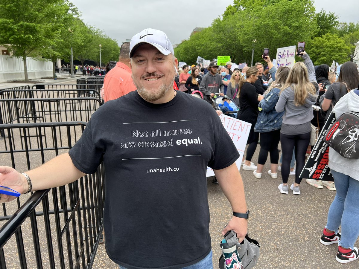 VictoriaSanchez's tweet photo. No movement on the march yet. This group of at least a couple thousand will head to the Capitol. @7NewsDC https://t.co/SrCkvzY8YS