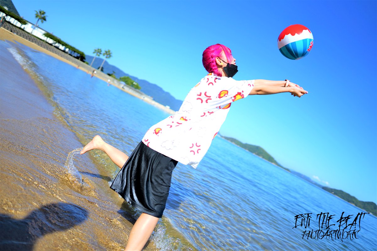 【スーパーレアショット】
炎天下、しかもビーチで、
こんな活発にはしゃぐぷるさんは、ない。

#アイシェリング
#アイシェ写真館
#リバーランズ以来の衝撃
#二人ともはしゃぎまくってびしょびしょになってましたがこれはライブ出番前です