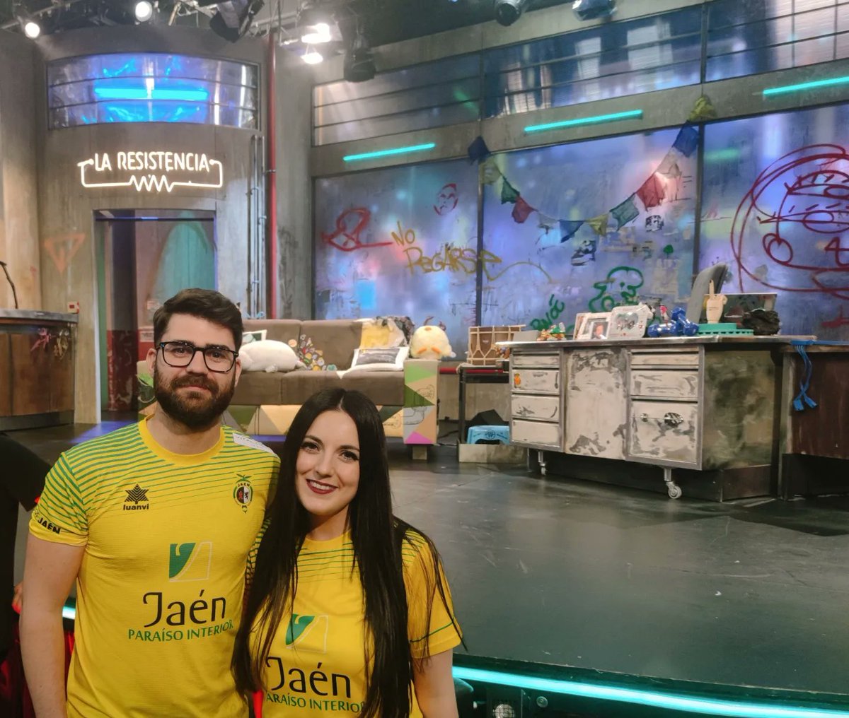 Disfrutando como peques en <a href="/LaResistencia/">La Resistencia por M+</a> 💛💚
<a href="/jotakun/">JoTaKuN</a>