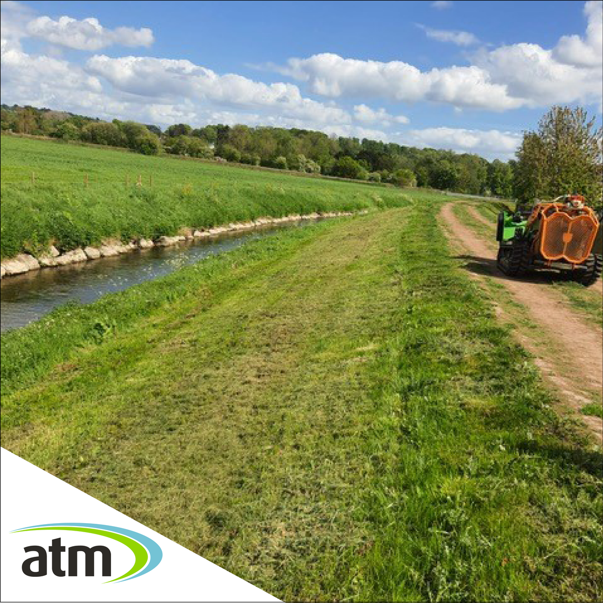 ATMLtd's tweet photo. With grasscutting season well underway, our team of Operatives and Green Climbers are out in force across the Southern regions of the UK, working on various frameworks for the @EnvAgency.

#grasscutting #landscaping https://t.co/0NNBG0hKv5