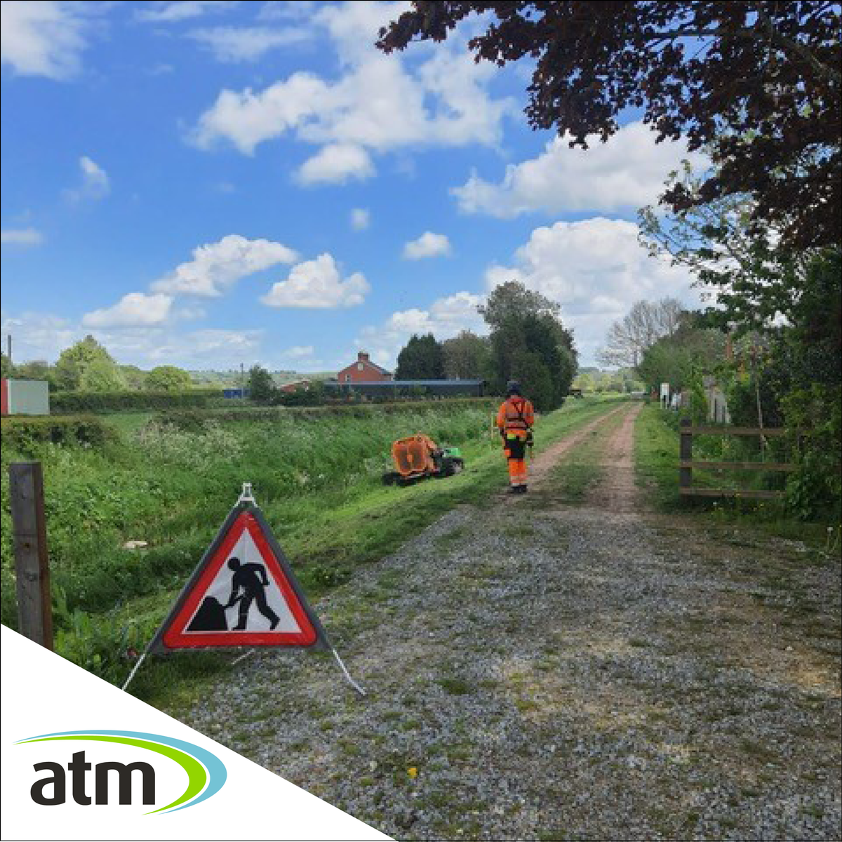 ATMLtd's tweet photo. With grasscutting season well underway, our team of Operatives and Green Climbers are out in force across the Southern regions of the UK, working on various frameworks for the @EnvAgency.

#grasscutting #landscaping https://t.co/0NNBG0hKv5