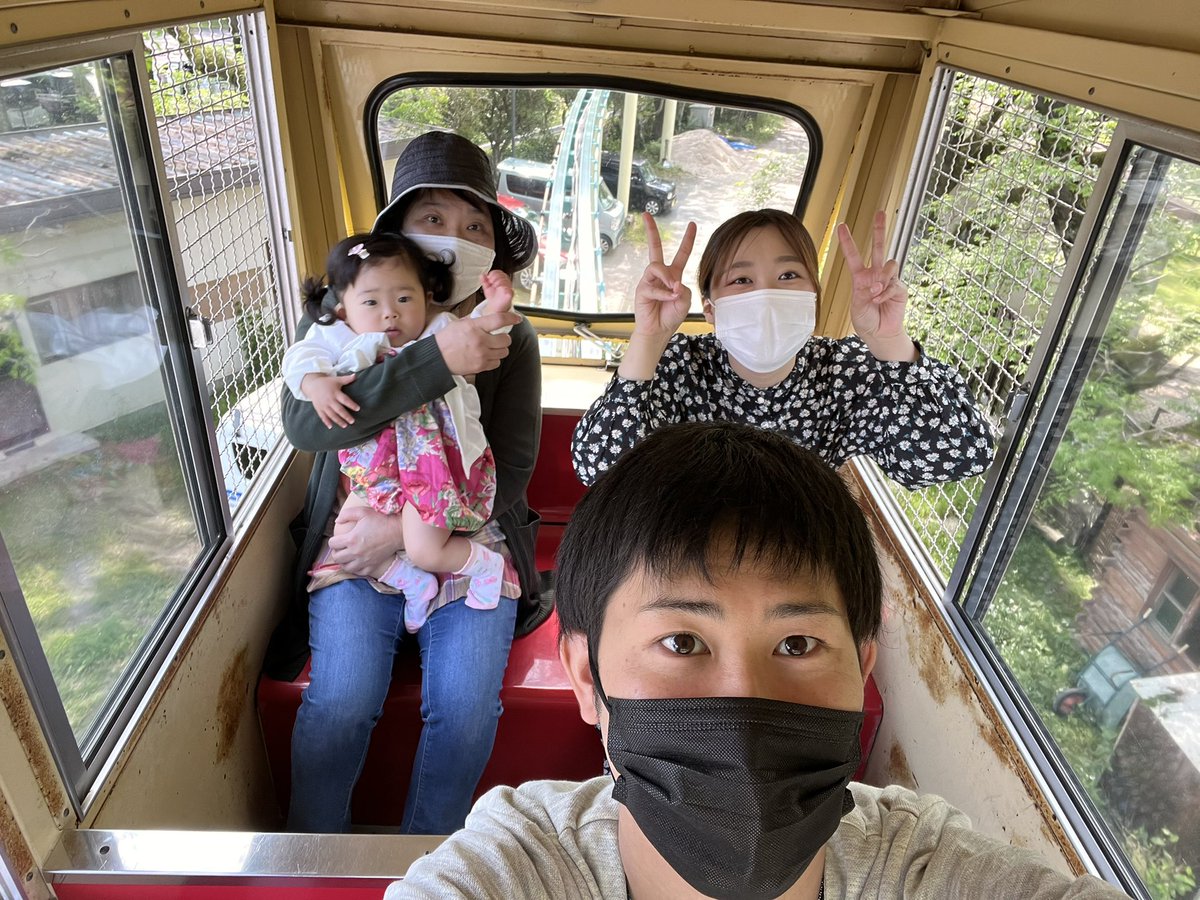 423bobbob's tweet photo. じぃじは荷物見張り担当🦒🐘🐻🐧 https://t.co/UI2AtuJmeL