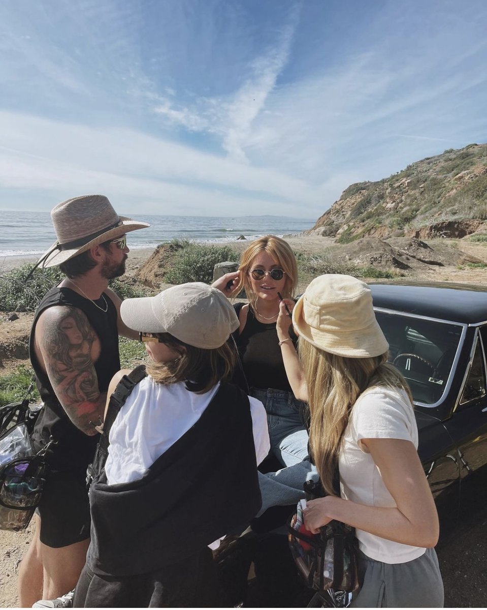 eloise's tweet image. Me when I say I can be ready in 5 minutes🤭BTS video of “Her” out now!!! EloiseAlterman.lnk.to/HerBTSTA