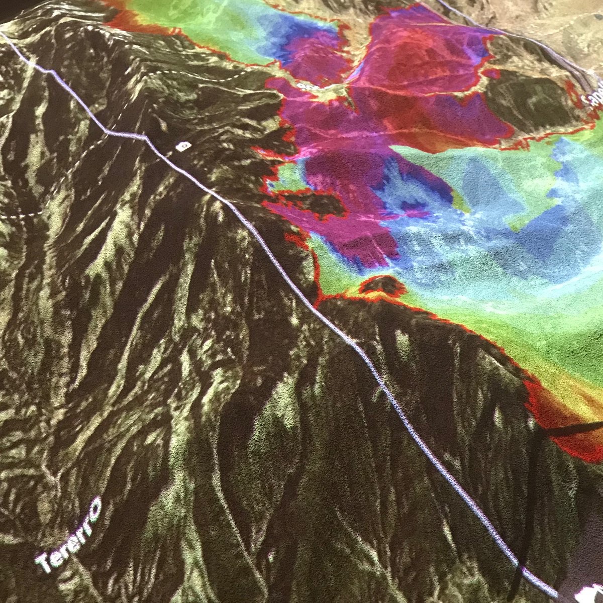 AmaMarston's tweet photo. Amidst ravaging NM fires, wonderful to see how visual tools like this interactive sand table can be used for scenarios planning, training firefighting teams to communicate better + engaging community in #emergency prep. Beauty, #tech & #TransformativeResilience. Thx @Simtable https://t.co/yKHieWeSY8