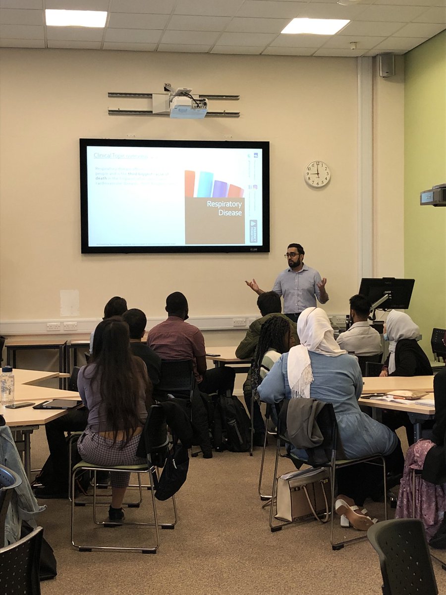 Final Clinical Examination Skills session for undergrad #MPharm students <a href="/UoBPaMS/">UoBPharmMedSci</a> 

Students fully engaged with the theory on the Respiratory System 🫁

#ClinicalExaminationSkills #Pharmacy