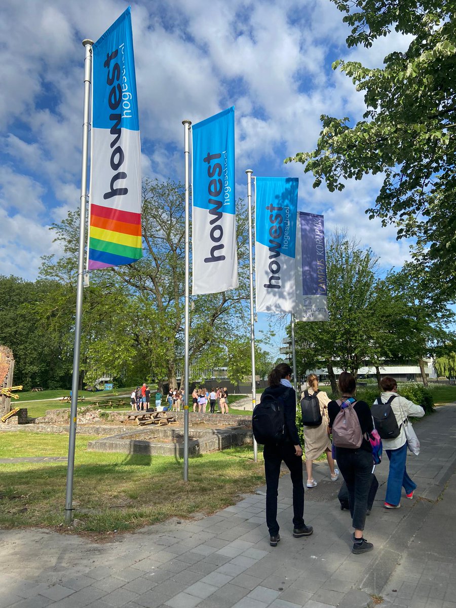 Ken je @nlab4cit al? Dit Europees netwerk experimenteert met digitale tools om publieke dienstverlening toegankelijker te maken en te co-creëren in samenwerking met burgers. Deze week verkennen ze in @Roeselare digitale tools bij participatietrajecten. bit.ly/3Ndz245