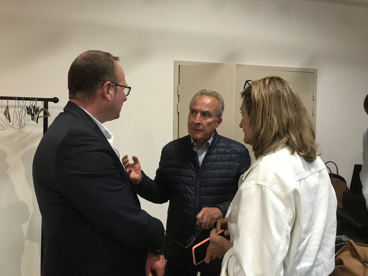 LaurentBrosse's tweet photo. A Triel hier soir pour la réunion de lancement de ma campagne des élections législatives en présence du Président du Sénat, Gérard Larcher, d’élus du territoire, ainsi que de ma suppléante, Myriam Le Blay, élue de Verneuil-sur-Seine. C’est parti! 🚀 #Legislatives2022 https://t.co/zaXK2rH3Yj