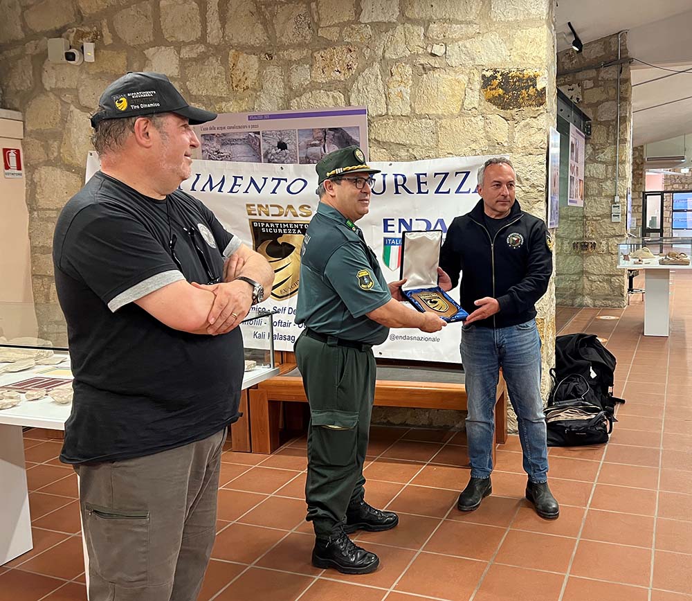 NazionaleEndas's tweet photo. Domenica 8 maggio si è svolto nel Comune di Sant’Antioco, Sardegna, il #SardiniaChallenge, gara di #TiroDinamico.
La competizione ha visto trionfare Marcello Valdes, eccellente tiratore dell’Arma dei #carabinieri https://t.co/QMDccTczR3