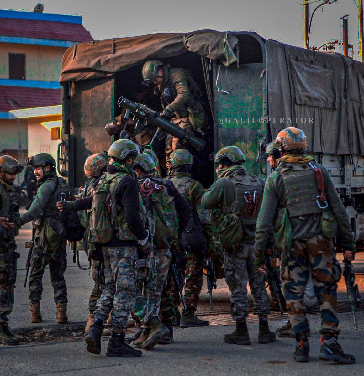 galiloperator's tweet image. Think big, trust yourself and make it.
.
Pic cr:- To its respective owner.
#IndianArmy #parasf #paraspecialforces