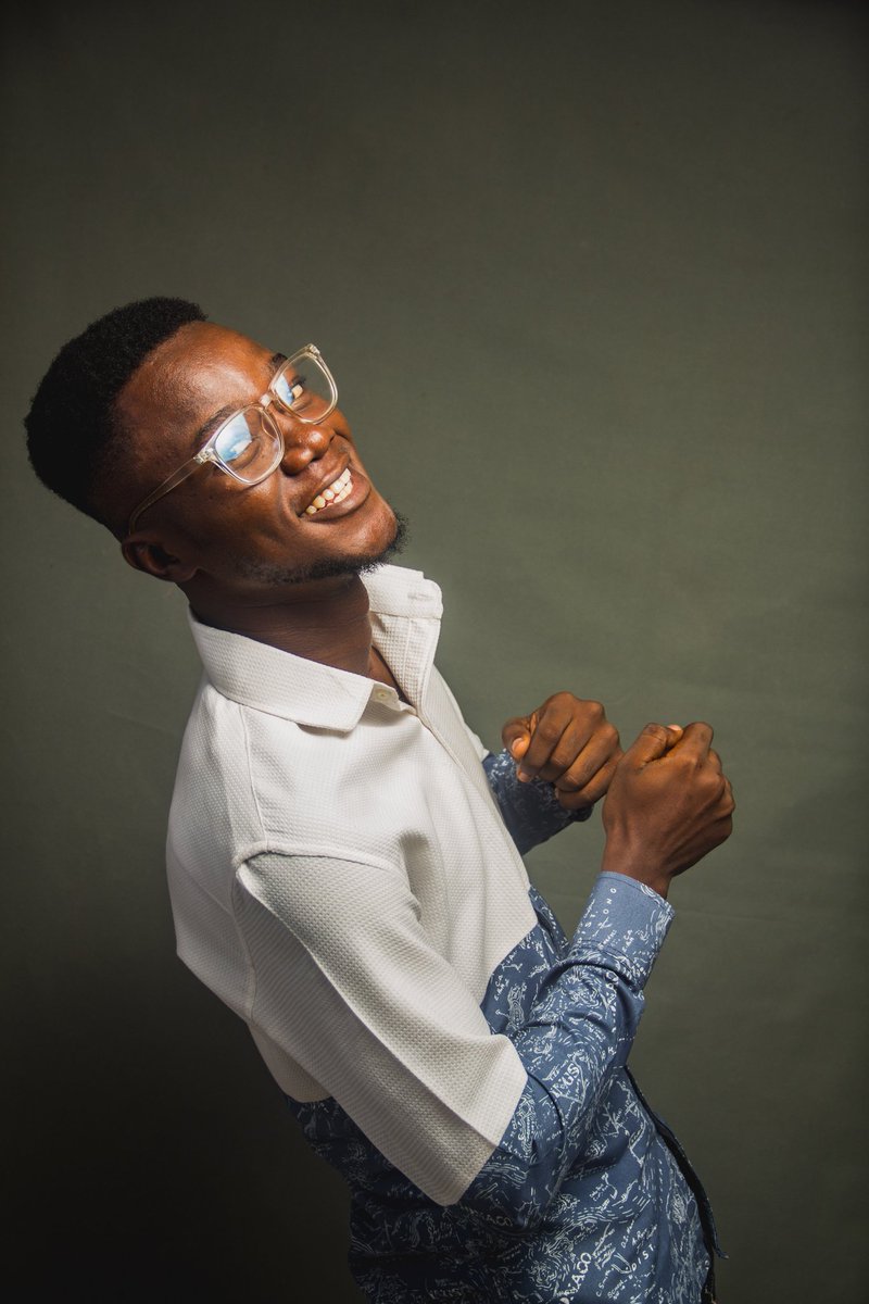 lions_pixel's tweet photo. Did this birthday portrait shoot 📸 for @dolappo 🎉🎂

PS: I'll be tweeting more of my works as I do them🤲🏽✅
#birthday #portrait #PortfolioDay #shoot https://t.co/cfFuA6gAP9