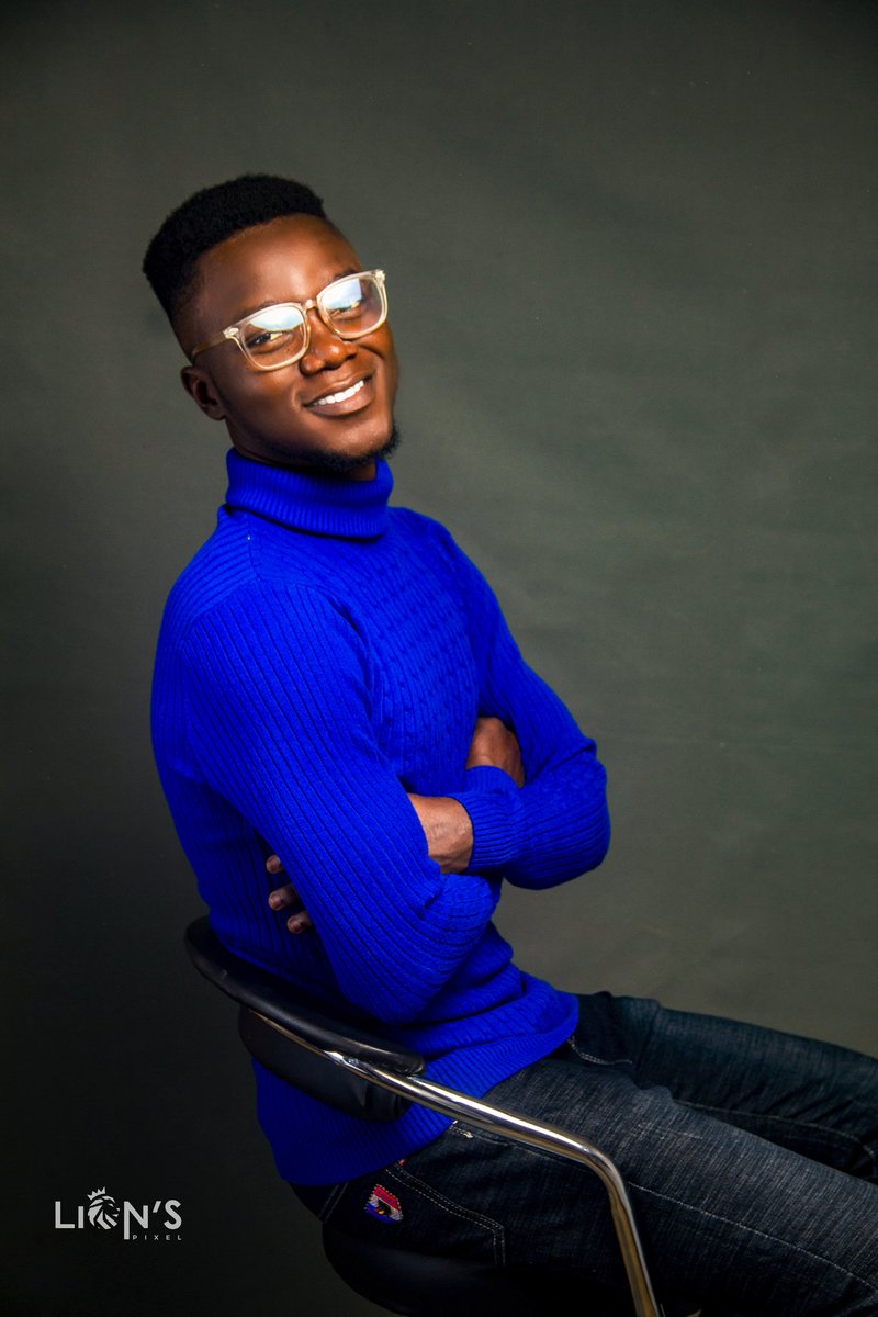 lions_pixel's tweet photo. Did this birthday portrait shoot 📸 for @dolappo 🎉🎂

PS: I'll be tweeting more of my works as I do them🤲🏽✅
#birthday #portrait #PortfolioDay #shoot https://t.co/cfFuA6gAP9