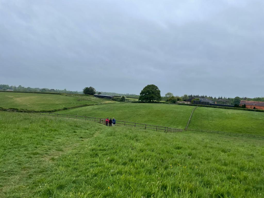 Colne_Valley's tweet photo. “Went well despite the rain. Lots of tea and cake consumed at the end.
#theTeaShack cakes at @FarmWoodoaks are lush!”
Great to see smiles and hear spirits weren’t dampened by the rain on the #Heronsgate ramble yesterday. Thank you Flo for leading!
https://t.co/Ajk5hwl1h6 https://t.co/vpzG3ZHfwa