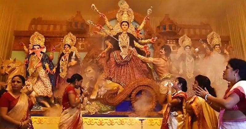 Goddess Durga arrives home and is celebrated with great cheer! Durga puja marks her victory over demon Mahishasura and is celebrated in the Eastern region of #India like #WestBengal, #Odisha, #Assam and #Bihar and also globally by #Indian communities. bit.ly/3jkDssM