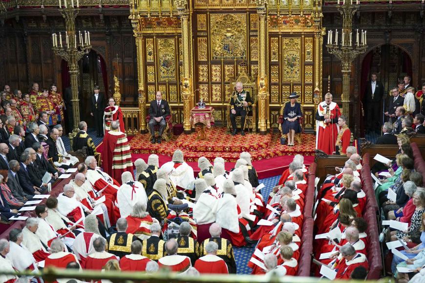 Several of the UK govt's #QueensSpeech proposals pose a grave danger to human rights, democratic institutions & international norms.

1⃣ Ripping up the #HumanRightsAct
2⃣ Clamping down on the right to protest
3⃣ Anti-BDS laws

@hrw @YasmineAhmed001 
Read👉hrw.org/news/2022/05/1…