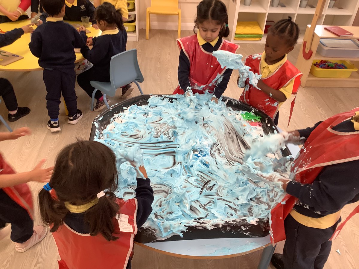 StainesPrepNurs's tweet photo. #StainesPrepSunflowers this week we have been reading the Story “Tiddler” by Julia Donaldson. We created our own sea out of blue dye and foam. The pupils have had an amazing time. #StainesPrepExplore https://t.co/Yvju1QtdCr
