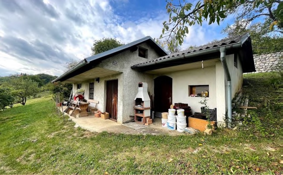 Drazbe_Finance's tweet photo. Vinska klet z vinogradom, Šmarje pri Jelšah. Izkl.cena=17.425 evrov. https://t.co/cgIU37AJ5X https://t.co/IVU3RgVYdn