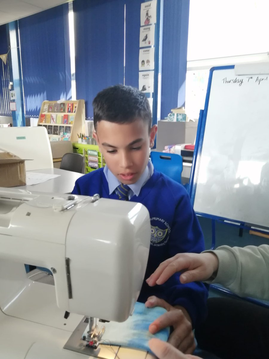 MissCahill7's tweet photo. A bid diolch to @MrsJHudson1  for helping us “up-cycle”our old t-shirts into bags to create junk couture as part of our learning on sustainable and ethical choices. 🪡🧵@MiltonPrimary17 https://t.co/HDvMt7puIO