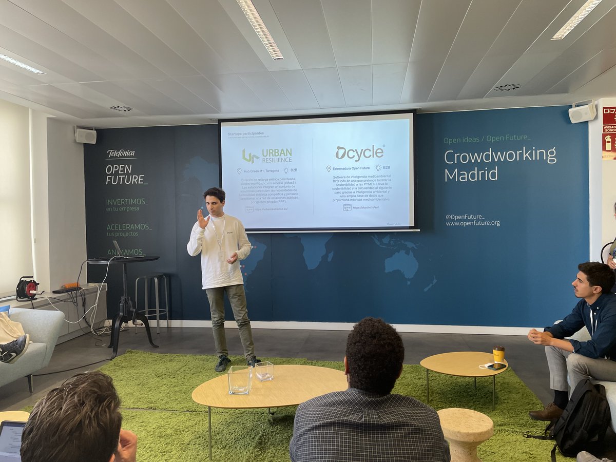 OpenFuture_'s tweet photo. Una de las misiones principales de la startup #dcycle es capacitar a las pymes a caminar hacia la evolución sostenible. Su software es capaz de proporcionar y recopilar métricas medioambientales. 🌎📈 https://t.co/m3v7lxoGGM