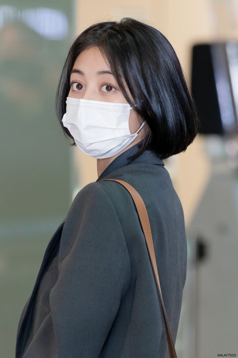 galactico131's tweet photo. 220512 트와이스 출국 지효

#지효 #JIHYO #TWICE #트와이스 
#TWICE_4TH_WORLD_TOUR_ENCORE https://t.co/tfJ2UOuENC