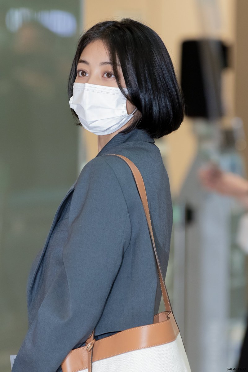 galactico131's tweet photo. 220512 트와이스 출국 지효

#지효 #JIHYO #TWICE #트와이스 
#TWICE_4TH_WORLD_TOUR_ENCORE https://t.co/tfJ2UOuENC