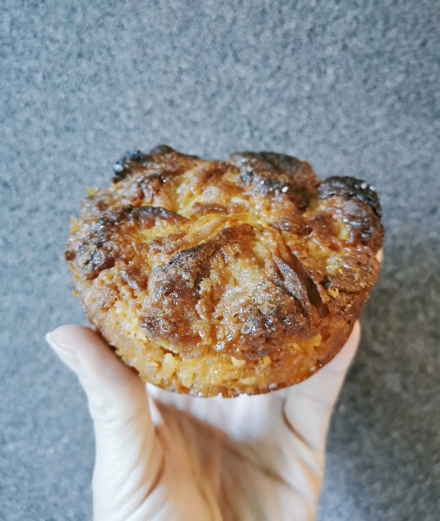 LesTasters's tweet photo. Question existentielle : le kouign amann doit-il être roulé ou plié ? Vent de Vanille @ERoellinger Vs Pâtisserie Nessay en tête bretonne. #roellinger #kouignaman #nessay #bzh https://t.co/FQw8oxGeoz