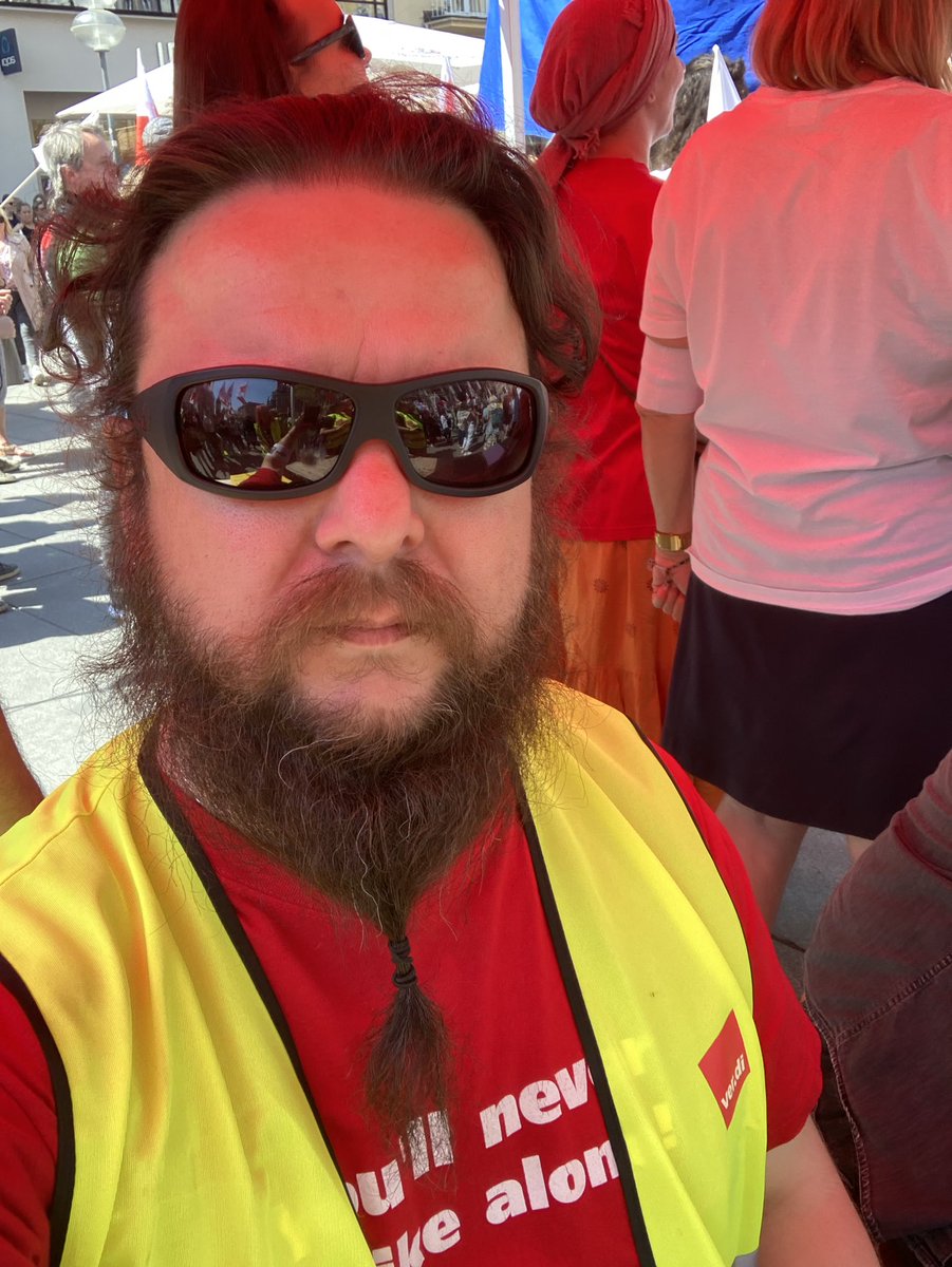 fex2stroke's tweet photo. Heute ist kein Arbeitstag, heute ist STREIKTAG! https://t.co/aBLIQmn6u8