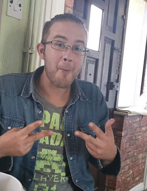 Kent_999s's tweet photo. DARTFORD/SITTINGBOURNE: Police say they are concerned about Erdmanis Liepa (30) missing from SHEERNESS. He was last seen in the Bow Arrow Lane area of Dartford on April 21. Police are appealing for information to help them locate him. Call 101 quoting reference MPXB/3474/22. https://t.co/BDo05weNL8