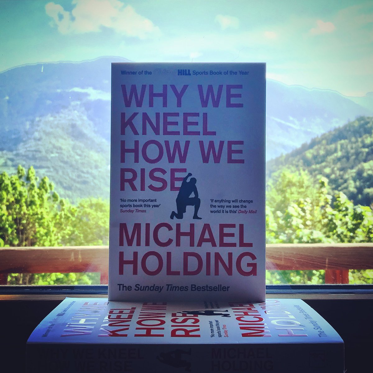EverSoBookish's tweet photo. 🎉 Happy paperback publication day to this much-lauded, bestselling, powerful book by Michael Holding with Ed Hawkins. 🎉
#whywekneel #howwerise #essentialreading https://t.co/kf5Or3pWLR